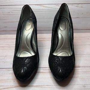 Bandolino Black Dannie Heels. Size 9 1/2 M.